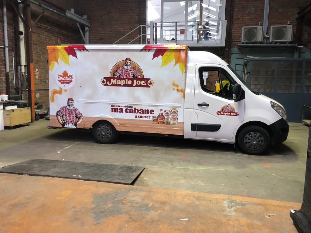 Food truck événementiel en location — vue extérieure sur site