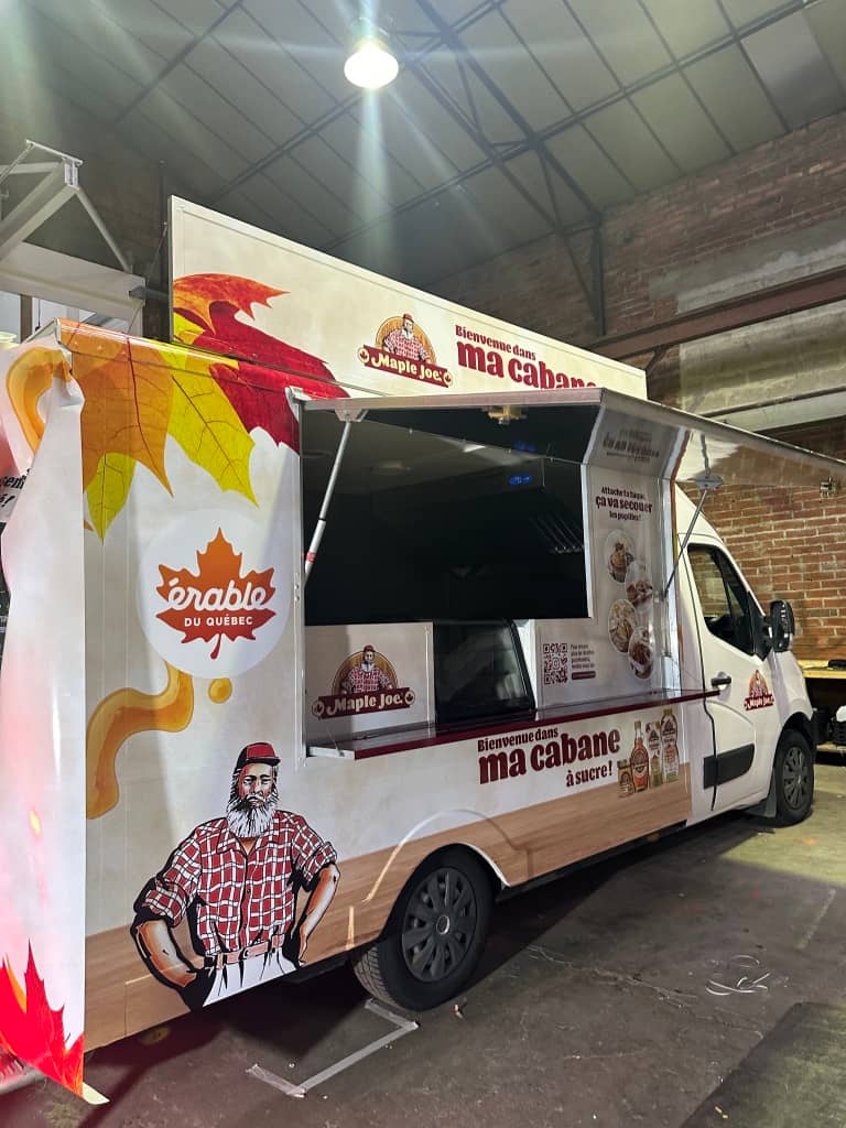 Food truck événementiel avec covering personnalisé pour opération B2B