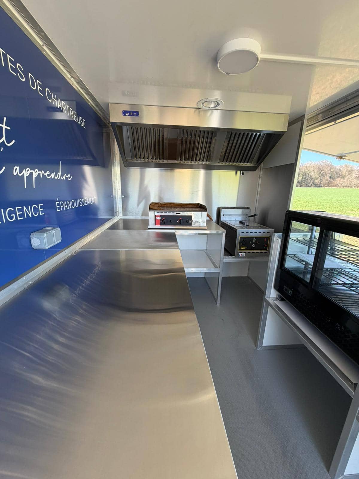 Food truck Lycée Chartreuse — plan de travail inox