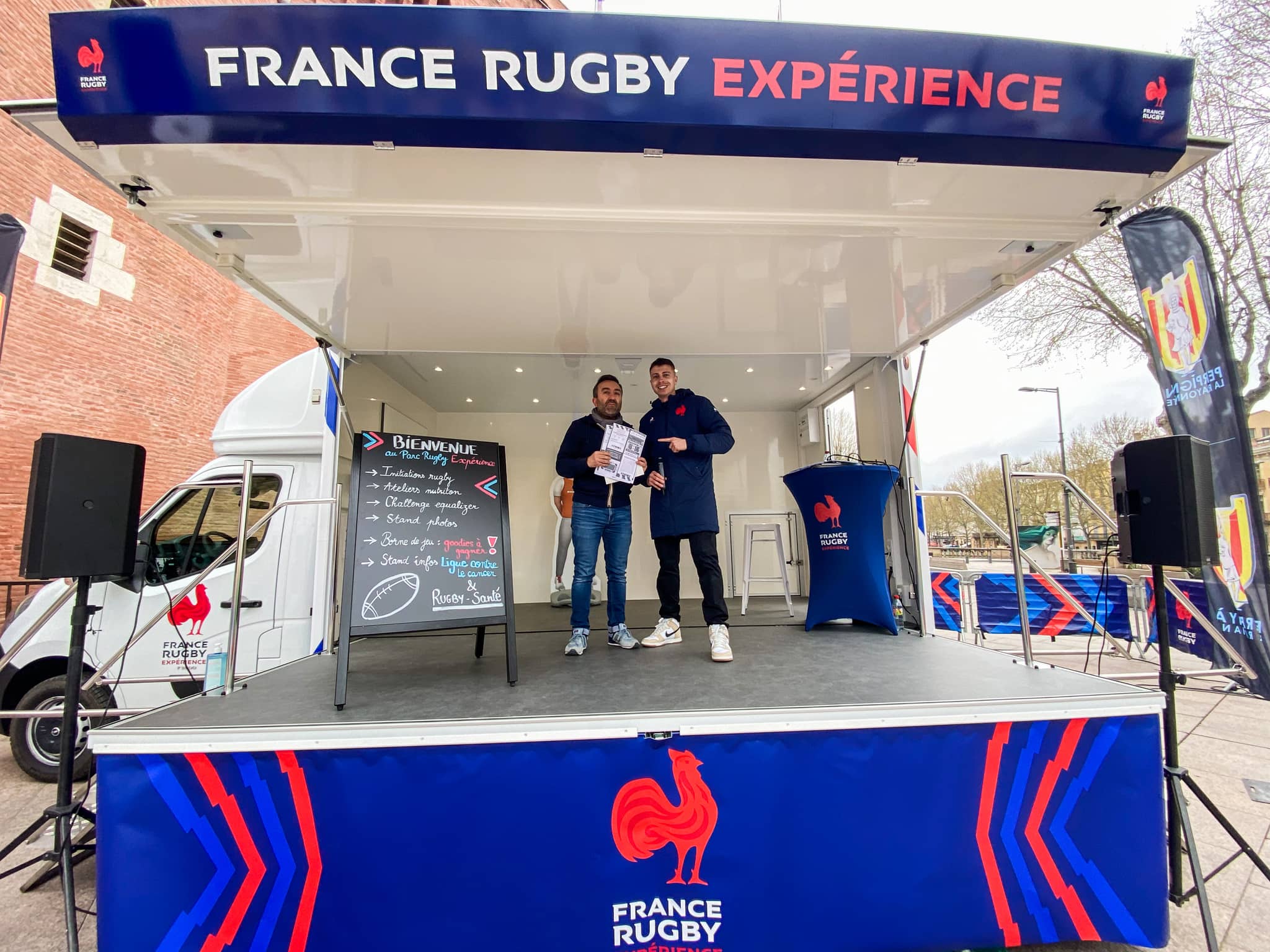 Camion podium France Rugby Expérience — scène mobile avec branding
