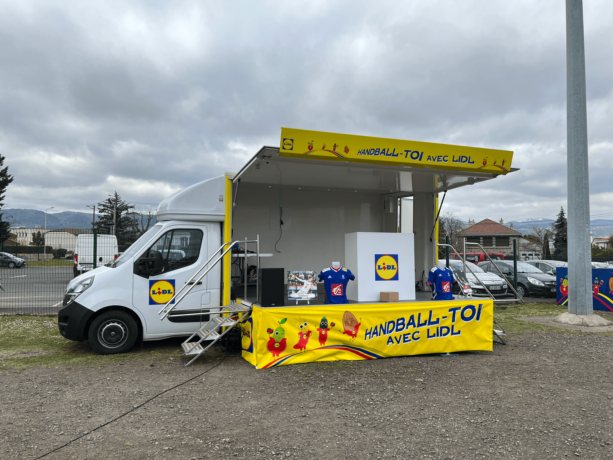 Camion podium Lidl — animation Handball avec scène ouverte