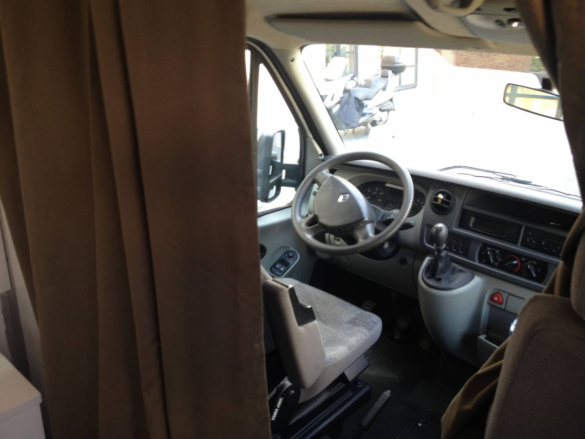 Stand mobile avec cabine d'essayage — concept boutique éphémère