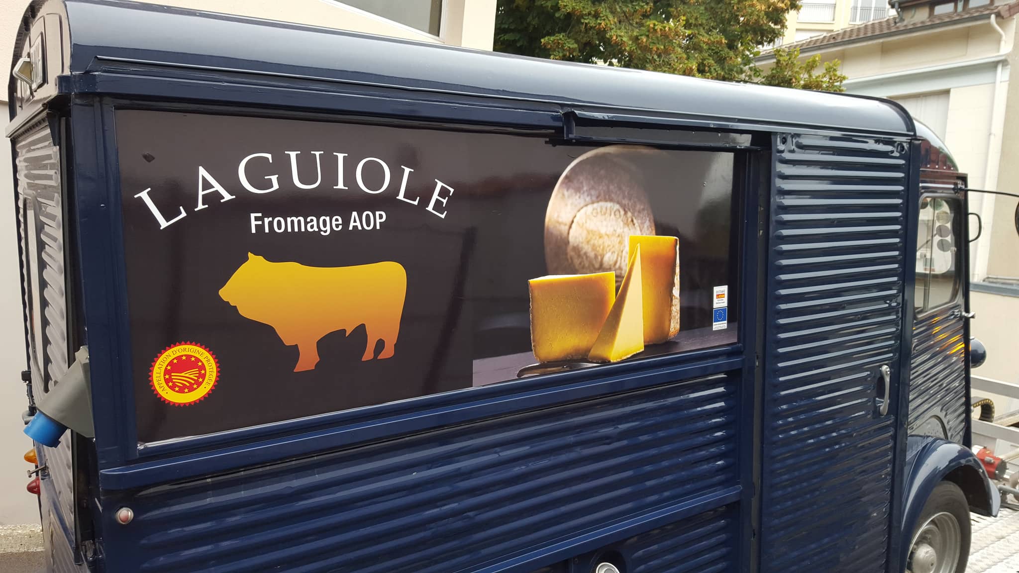 Citroën HY Laguiole Fromage AOP — covering bleu marine food truck