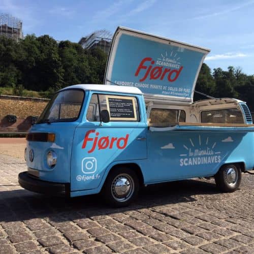 Combi VW en roadshow avec branding de marque