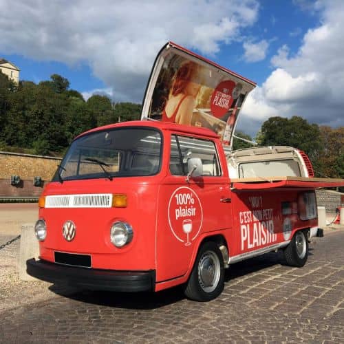 Combi VW 100% Plaisir — tournée promotionnelle vue avant
