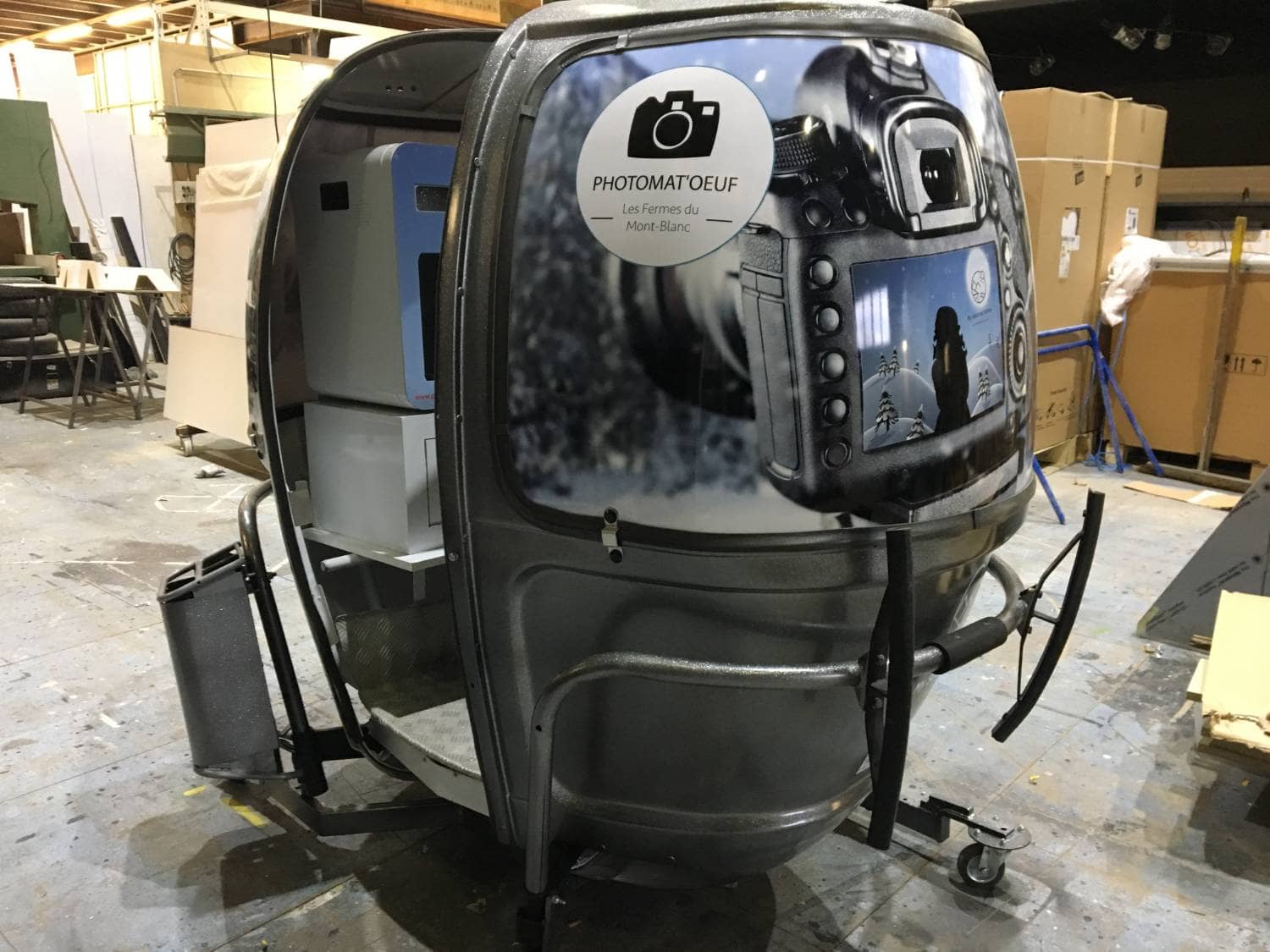 Télécabine Megg photomaton oeuf — borne photo événementielle design original