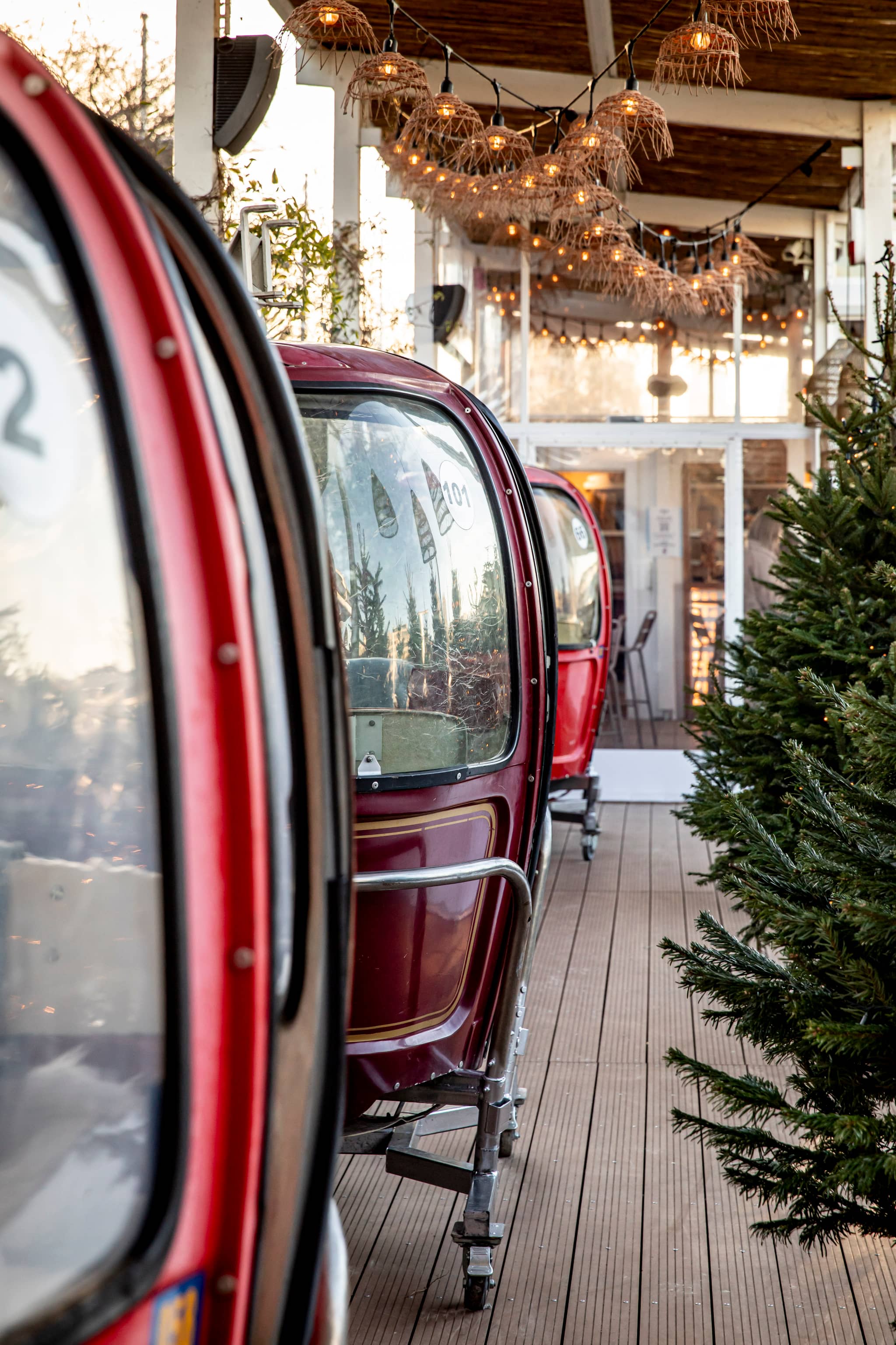 Télécabine Megg Polpo — mini-restaurant avec table intégrée pour dégustation intimiste