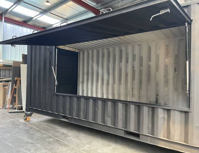 Container 20 pieds ouvert — espace billetterie et accueil élargi
