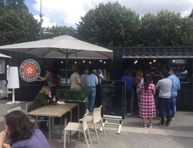 Container aménagé en location pour événement road show — vue extérieure