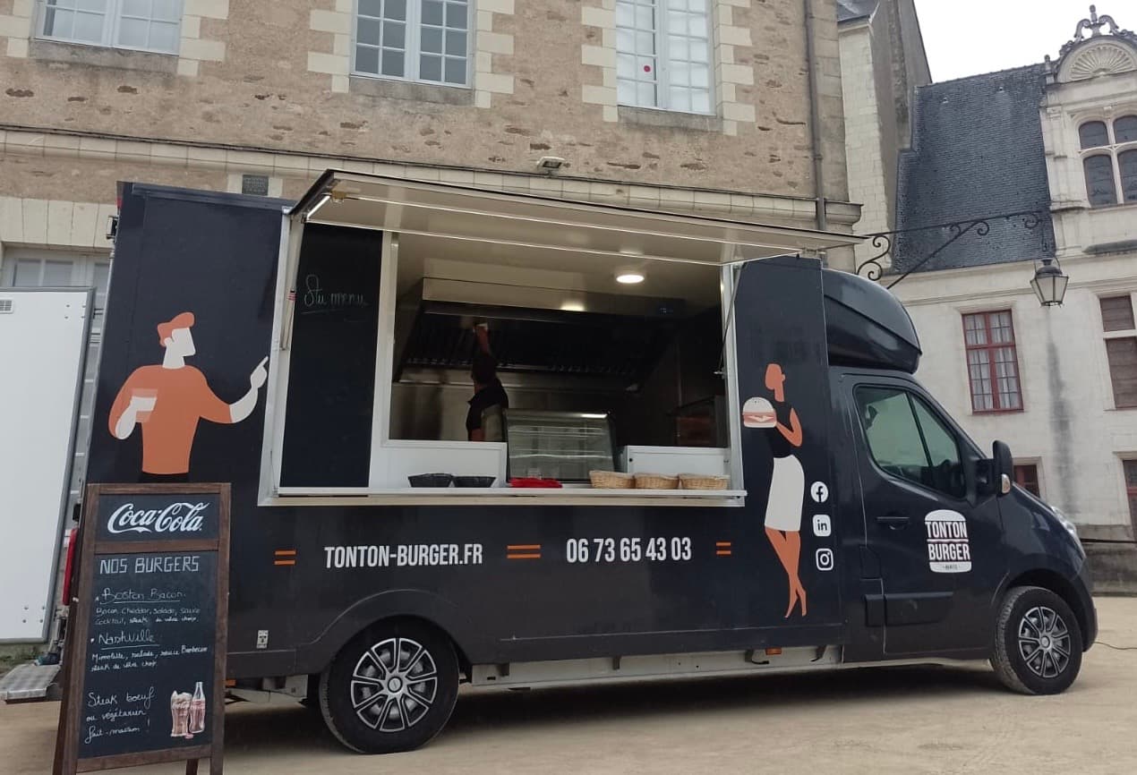 FOODTRUCK RENAULT MASTER 22 m3 GRAND CONFORT