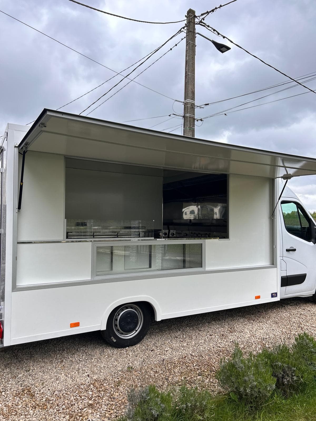 Foodtruck Renault Master cuisine professionnelle moins d’un