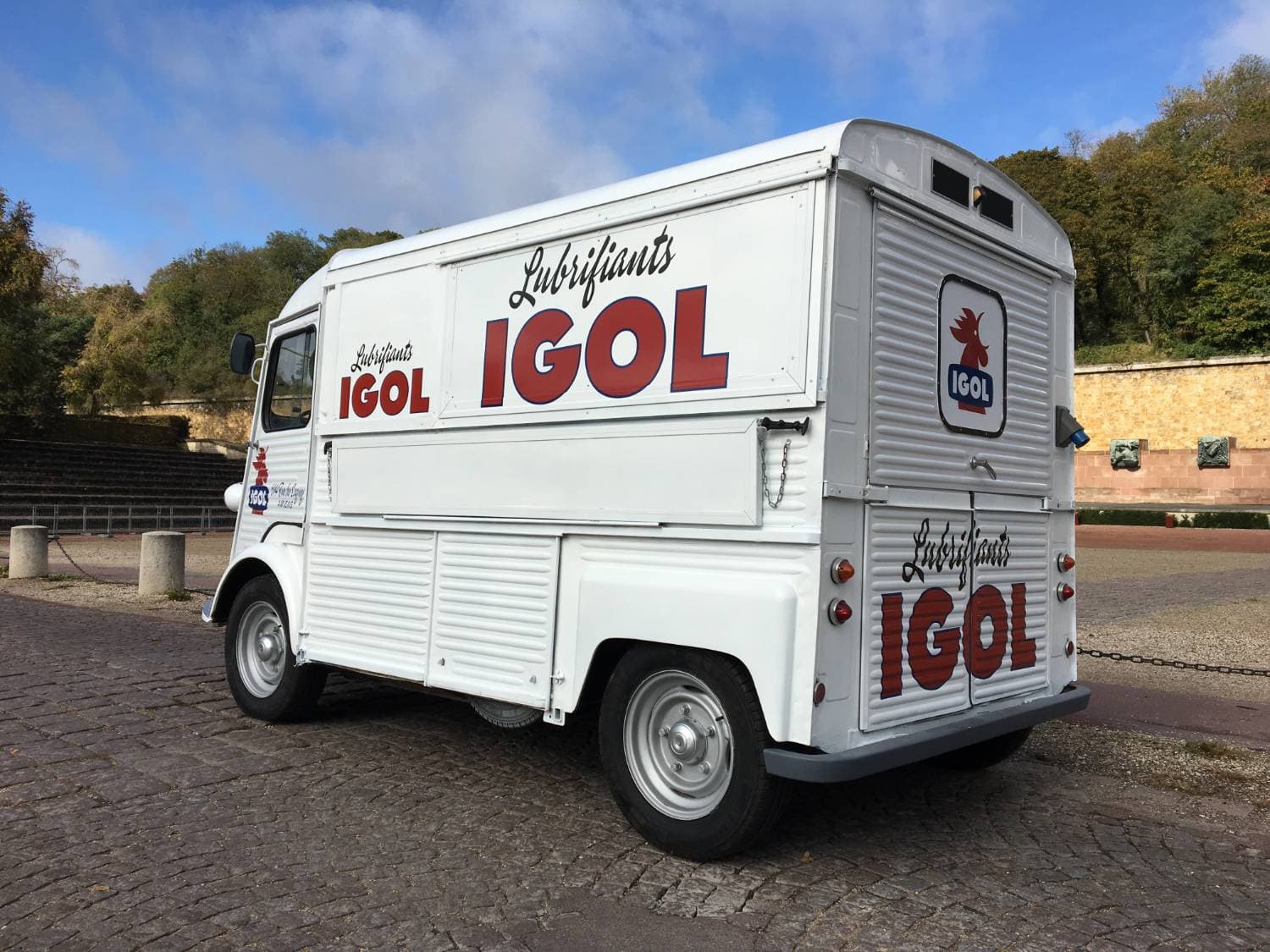 Citroën HY installé en exposition lors d'un salon professionnel