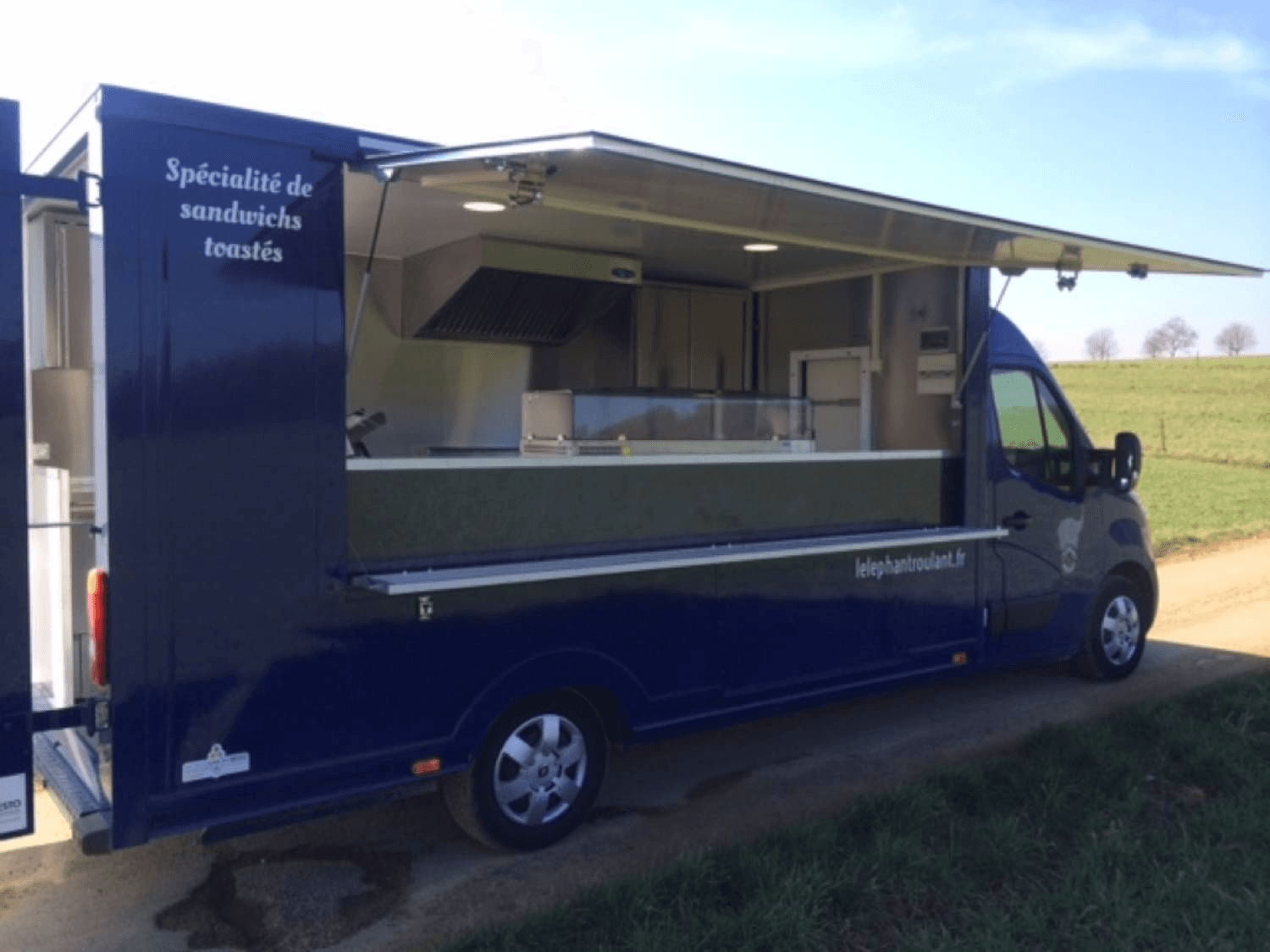 Renault Master food truck — vue arrière