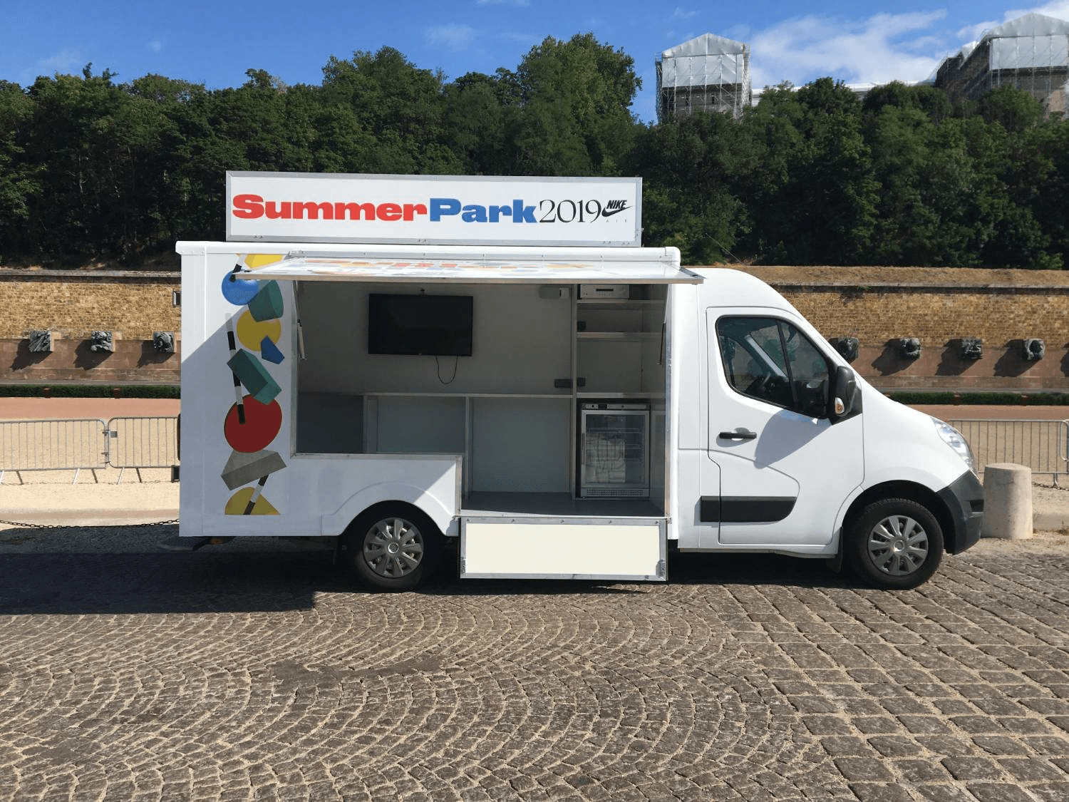 Camion podium — ouverture latérale
