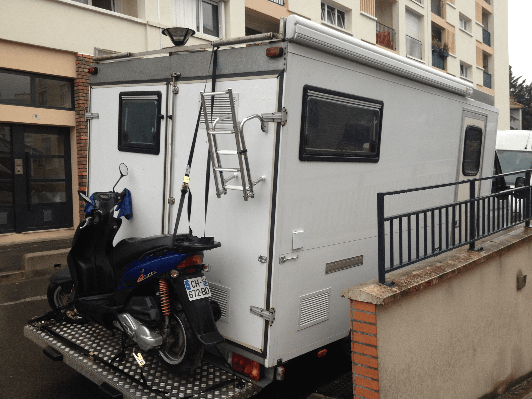 Stand fixe — intérieur aménagé