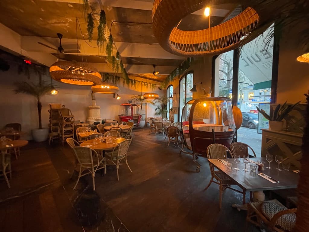 Télécabine MEGG — Mini Restaurant dans une Brasserie Parisienne