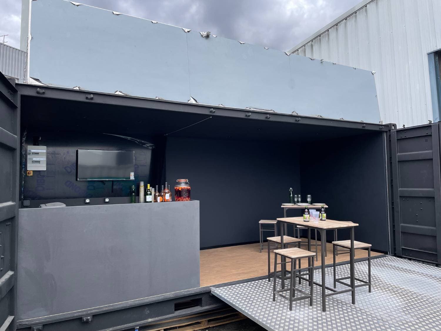 Container Open Side aménagé — concept location événementielle