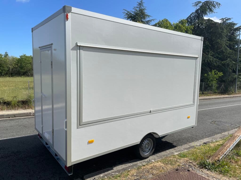 Remorque traiteur aménagée — cuisine professionnelle complète pour événements d'entreprise