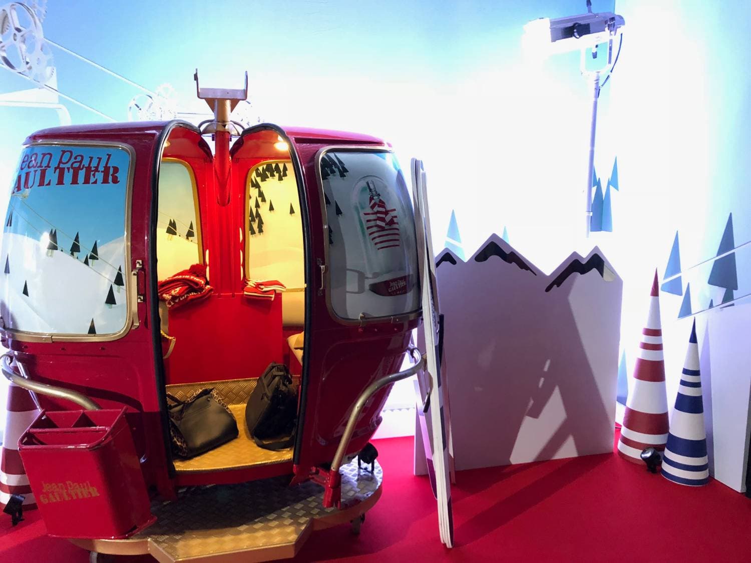 Télécabine MEGG sur châssis à roulettes, facilement transportable