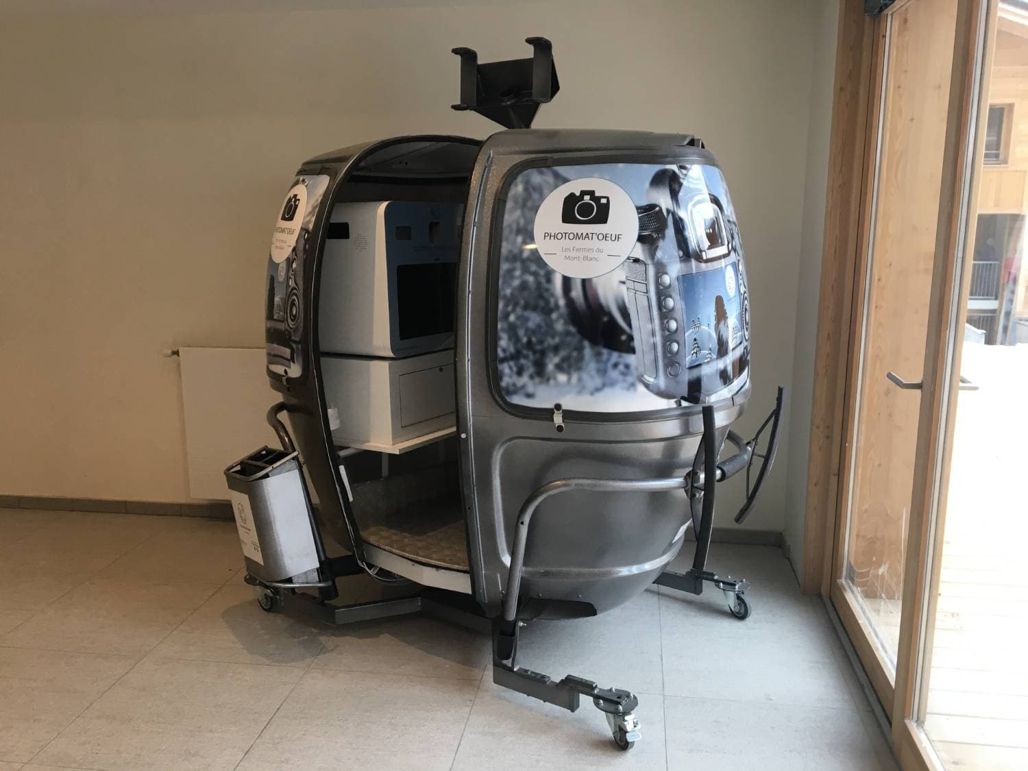 Télécabine MEGG — intérieur personnalisé pour événement