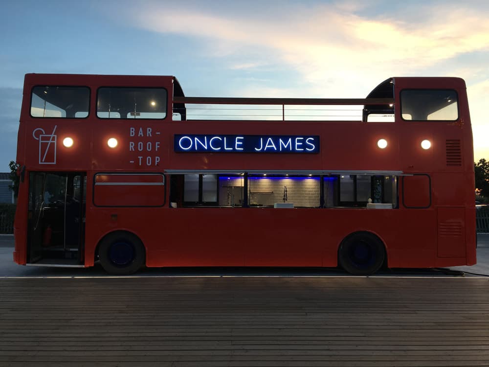 Double Decker Metrobus anglais aménagé sur deux niveaux