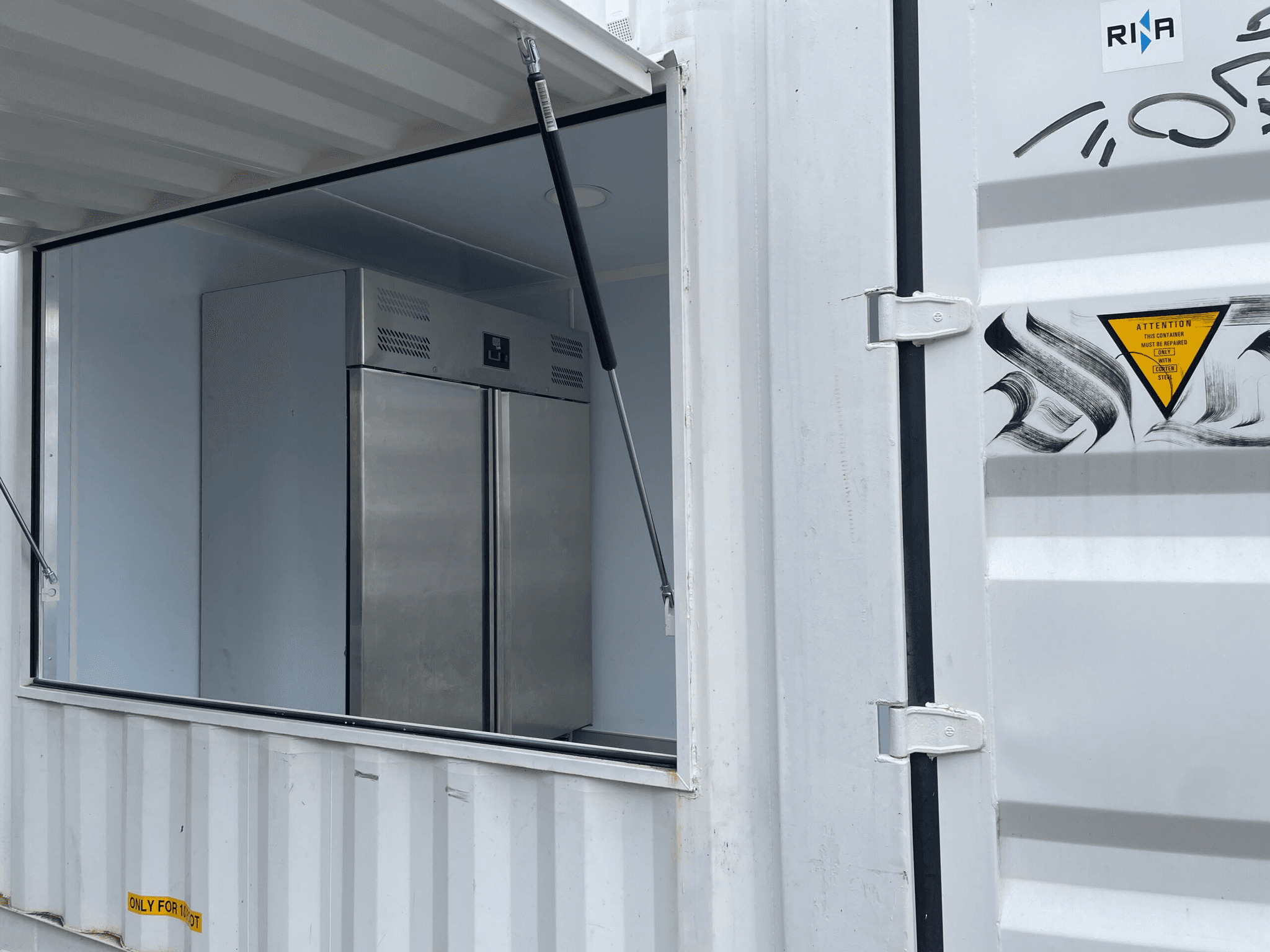 CONTAINER 10’ : 2990 € HT