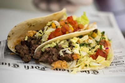 Food truck Mon Camion Resto — la brasserie frame lance son frame truck lieu ephemere ou il sent bon la cuisine