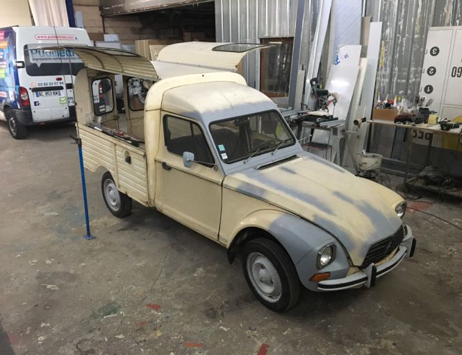 Citroën Acadiane aménagée en food truck compact
