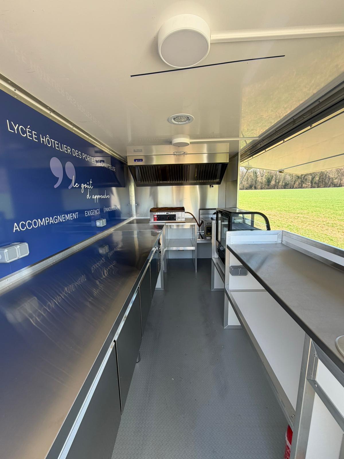 Food truck Lycée Chartreuse — cuisine professionnelle inox