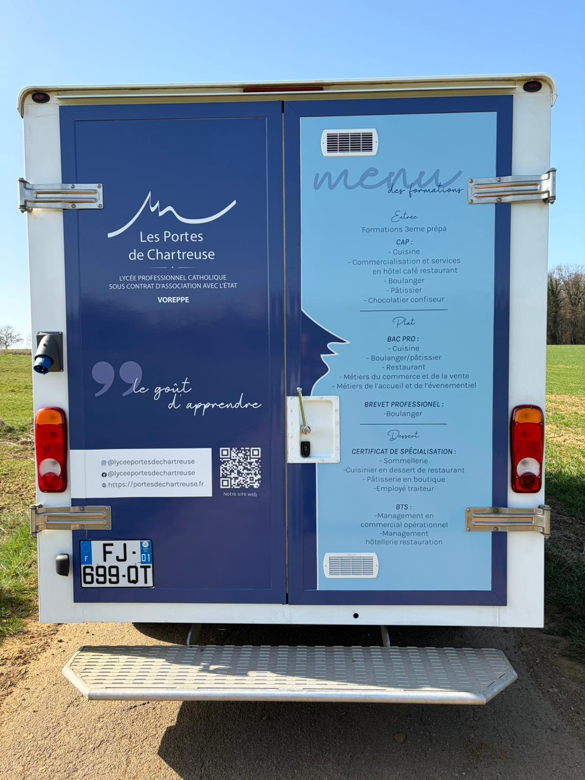 Food truck Lycée Chartreuse — hotte aspirante et plan de cuisson