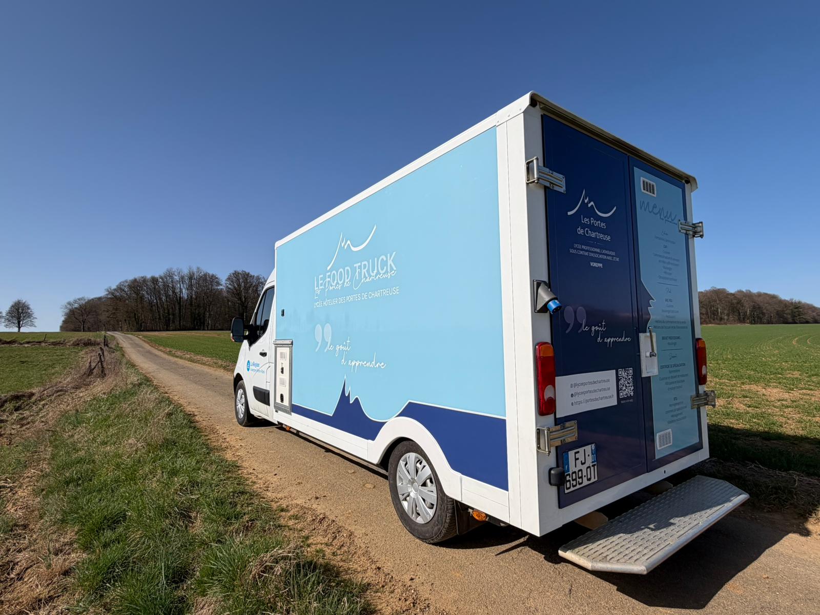 Food truck Lycée Chartreuse — vue arrière latérale