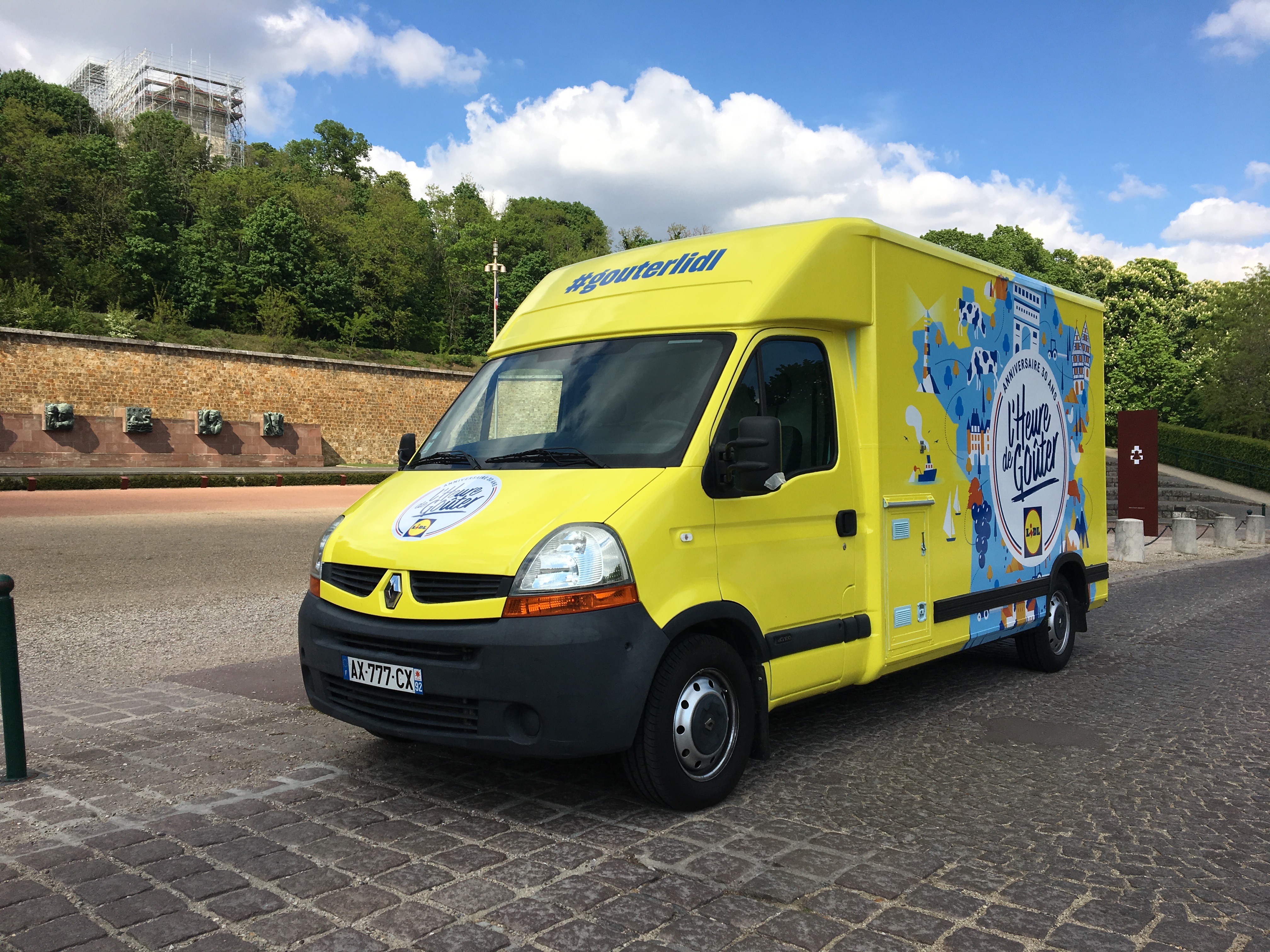 Camion Lidl #gouterlidl — covering total sur Renault Master