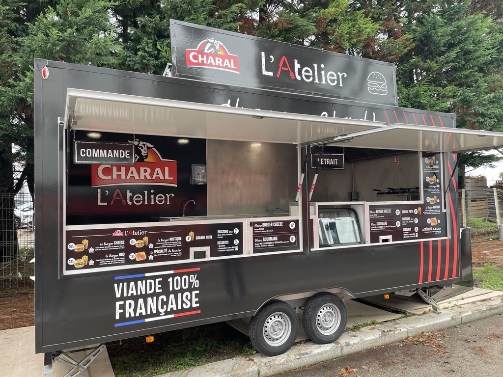 Remorque événementielle — vue latérale