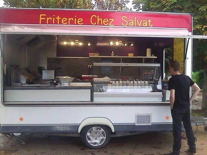 Remorque friterie aménagée — vue extérieure