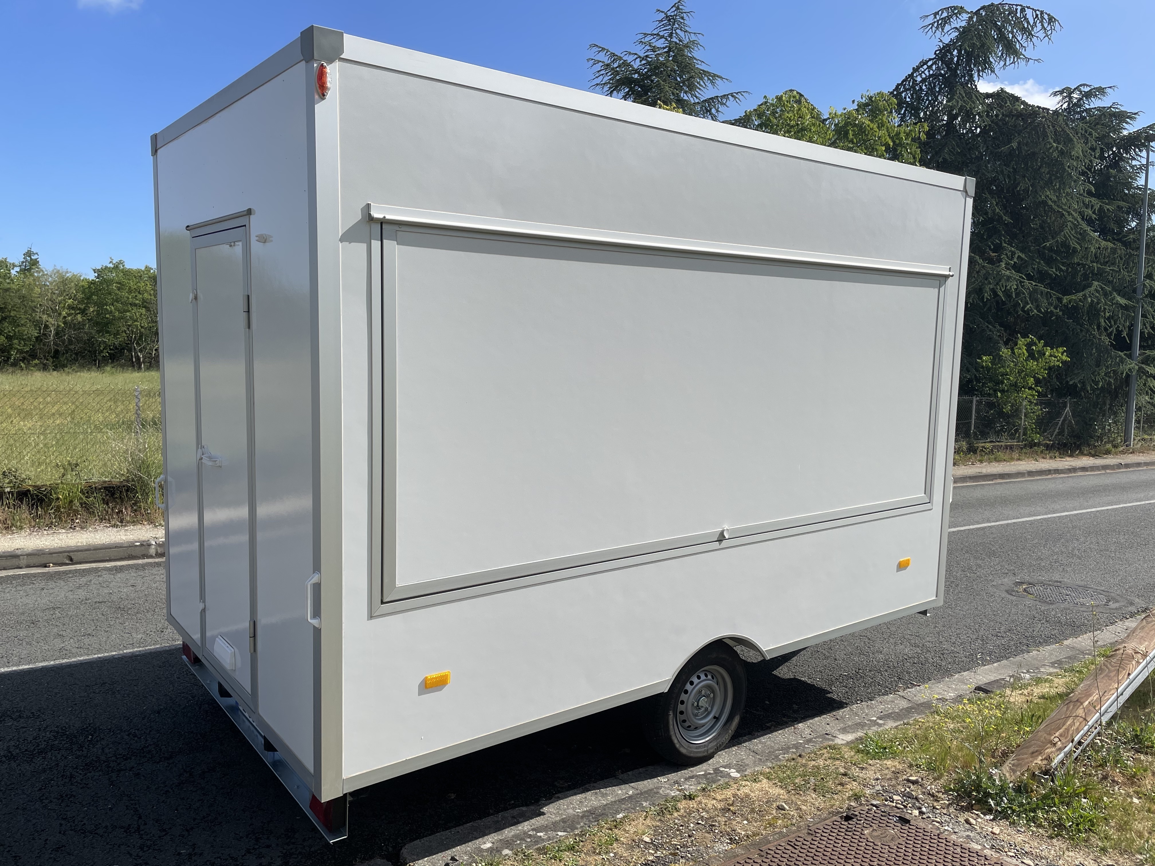 Remorque food truck aménagée sur mesure par Mon Camion Resto