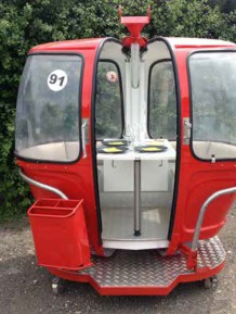 Réalisation MEGG resto'Megg — version rouge avec table et banquettes intégrées